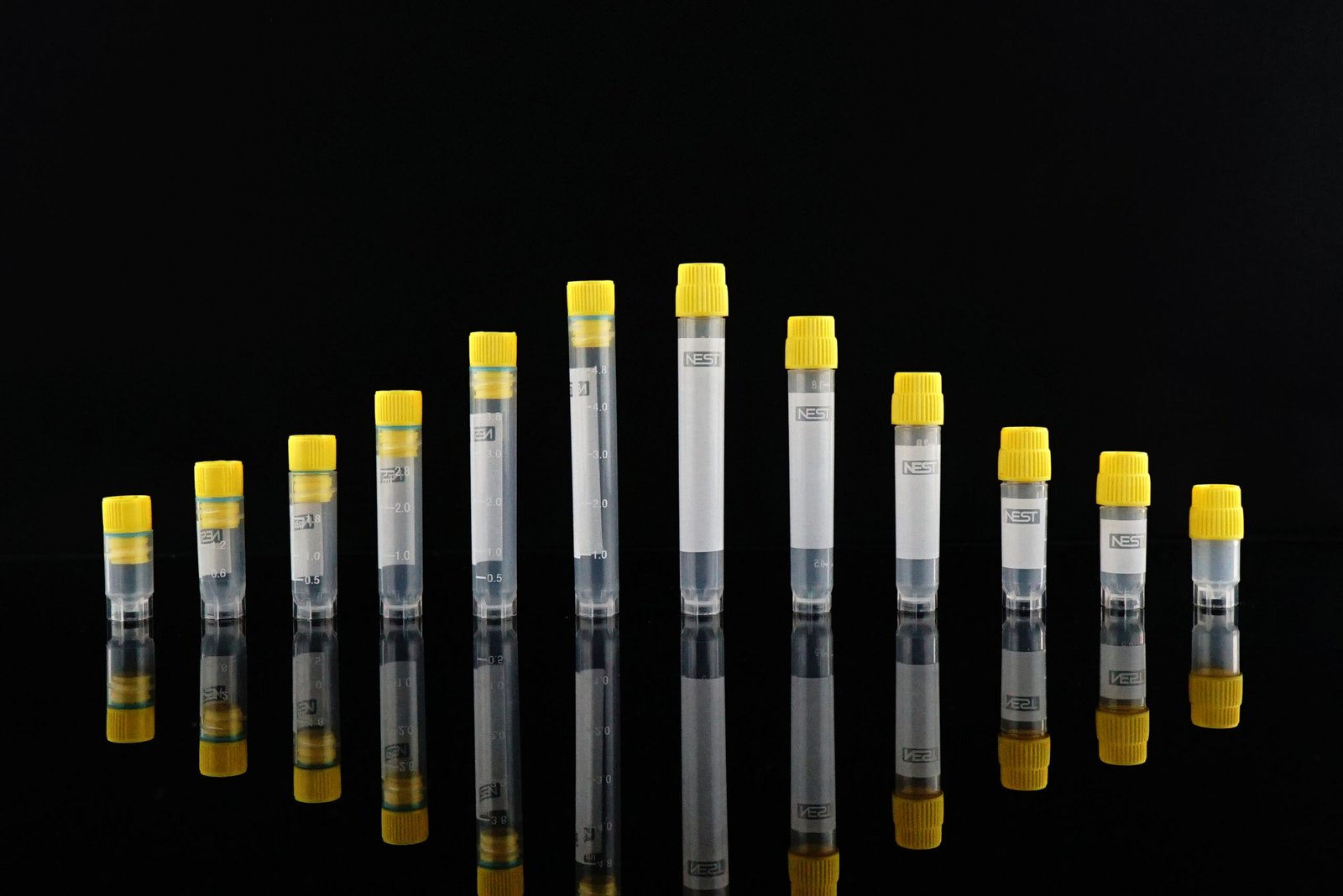 618041-scaled-1.jpg 2D Barcode 0.5ml Cryogenic Vial, Self-Standing, External Thread, Sterile 50/pk, 500/box, 2000/cs - Image 1